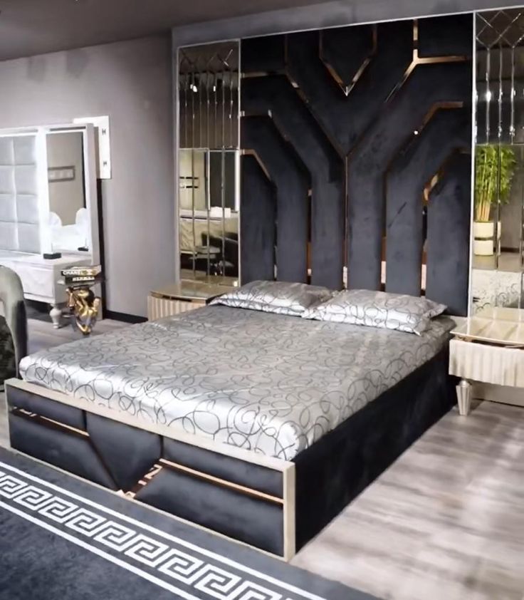 Sequenced Headboard and Base